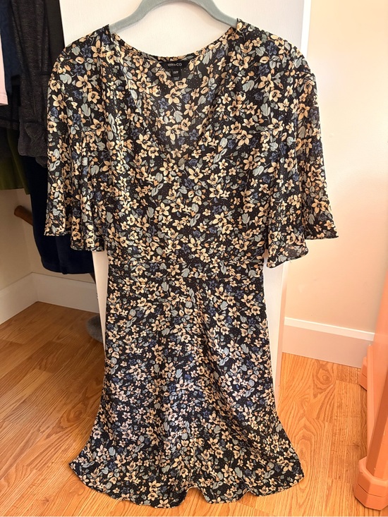 RW&CO. Dresses & Skirts - RW&CO. Navy Floral Midi Dress with Cream and Light Blue Blooms